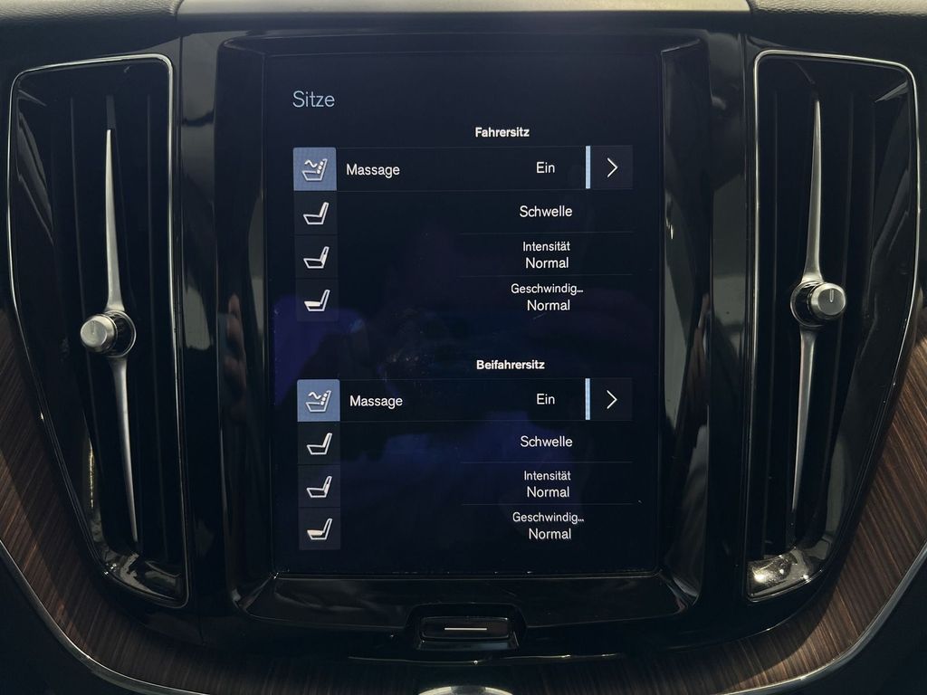 Volvo XC60 D5 Inscription AWD B&W Massage Pano Kamera