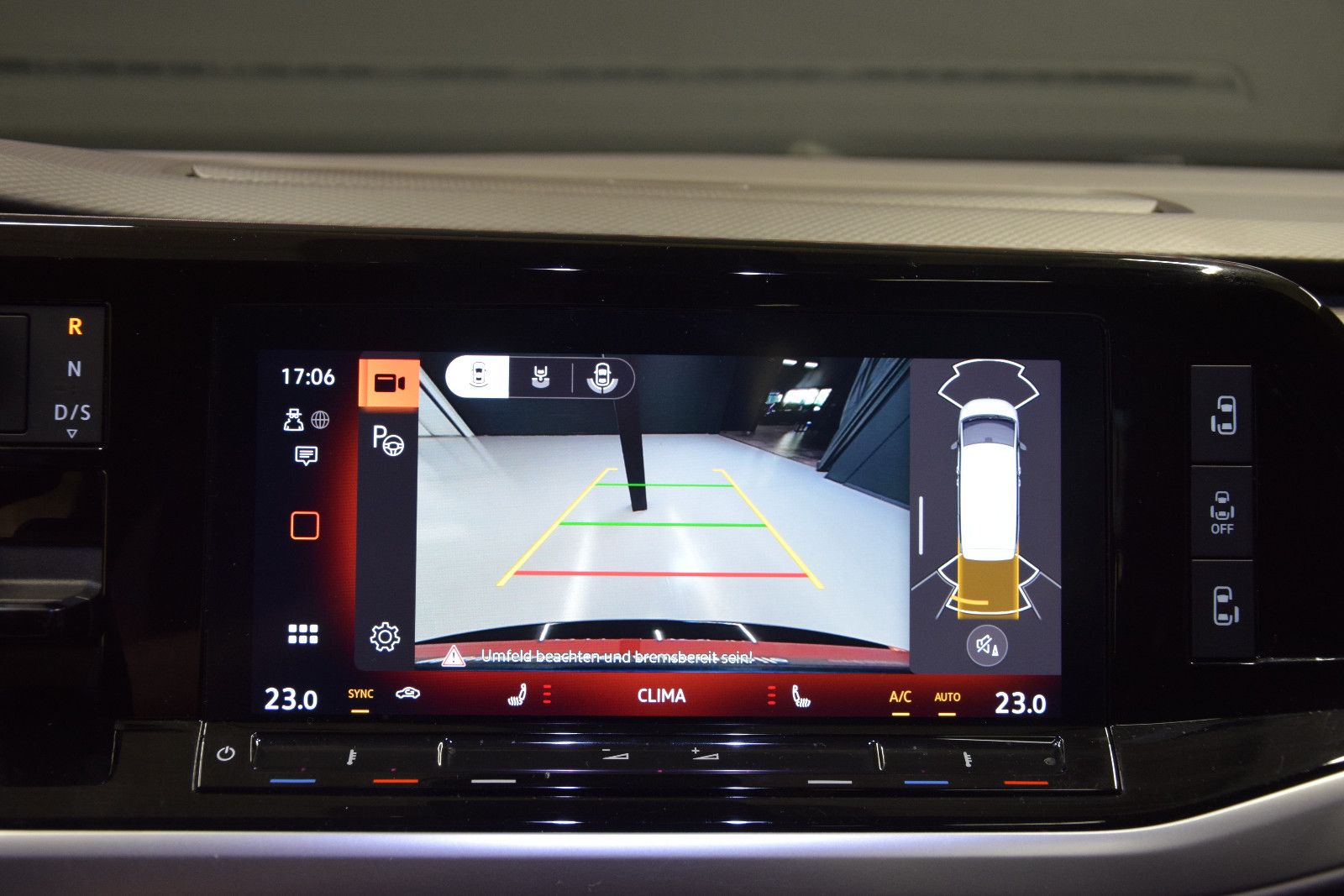 Fahrzeugabbildung Volkswagen T7 Multivan Edition lang Pano ACC vis-a-vis AHK