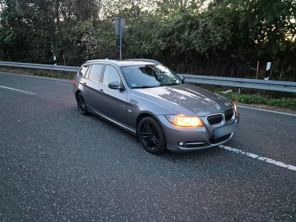 Image of BMW 320