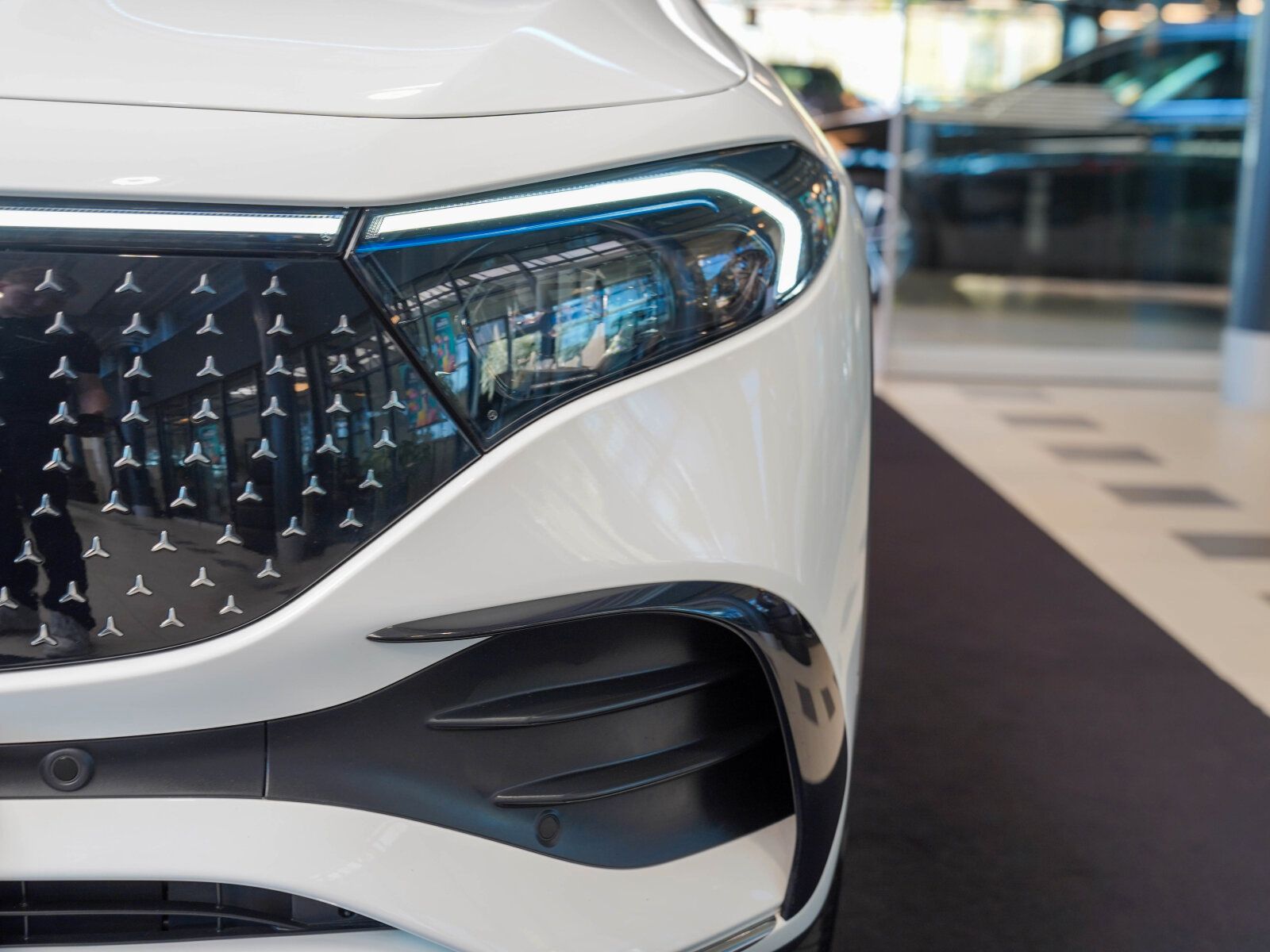 Mercedes-Benz EQB 350 4M AMG Premium Pano  Memory  Distronic foto 6