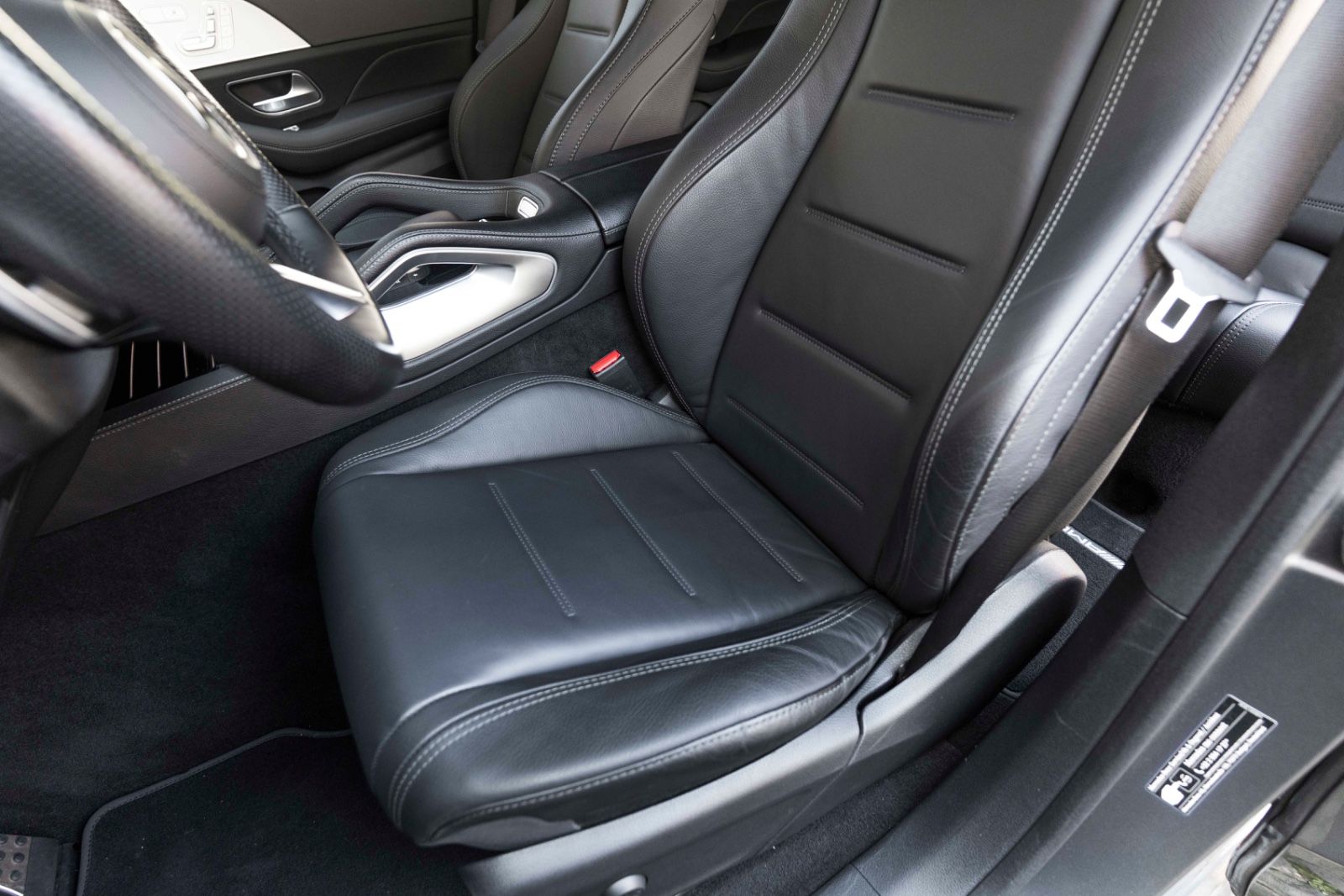 Fahrzeugabbildung Mercedes-Benz GLE 350de 4Matic AMG 3D KAM BURMESTER ACC LUFT