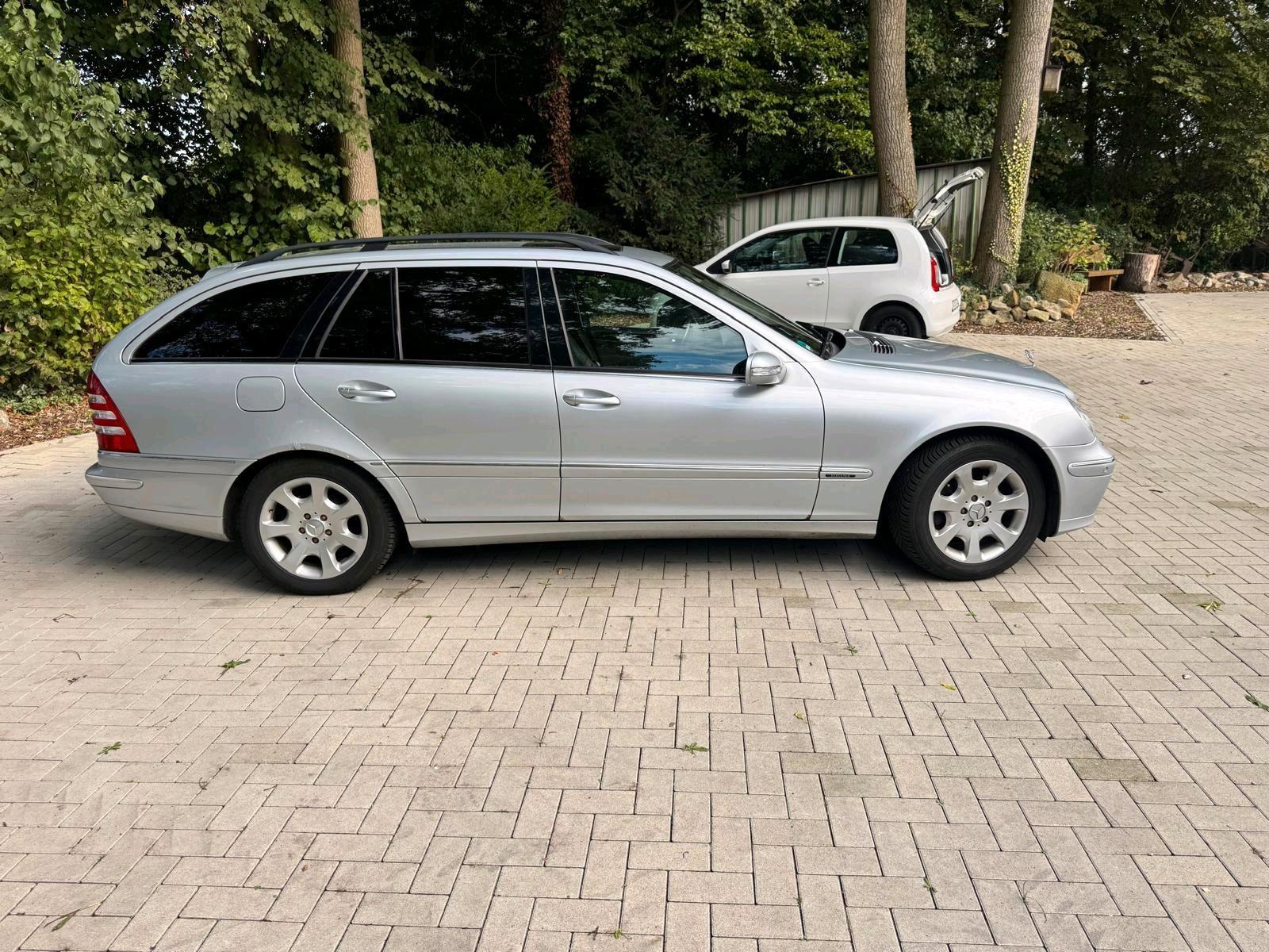 Mercedes-Benz C280 2005 — interior