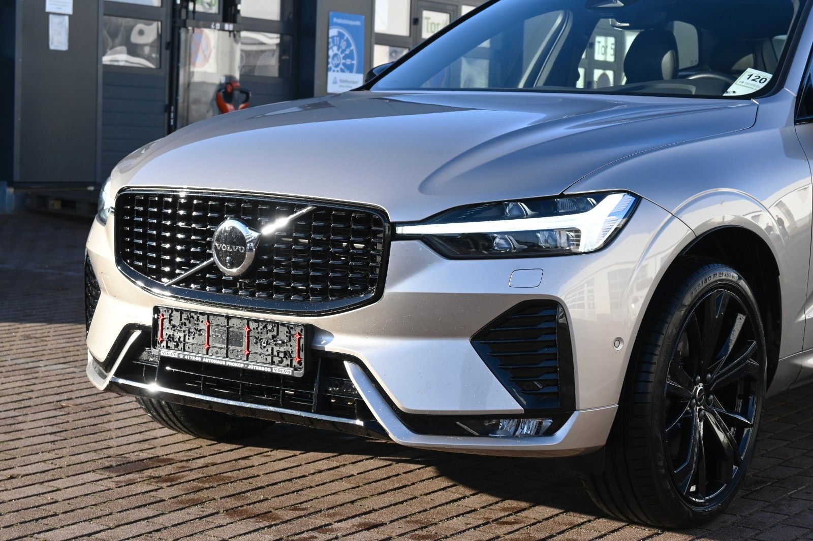 Fahrzeugabbildung Volvo XC60 B4 AWD Plus Dark*LED*PANO*STHZ*H&K*360°*AHK