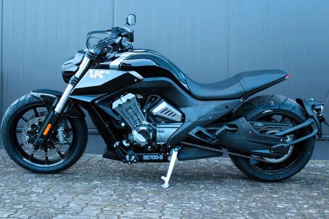 Benda LFC 700 / 310er Reifen / ABS /TCS / 5.J Ga