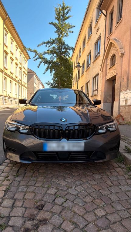 Image of BMW 330
