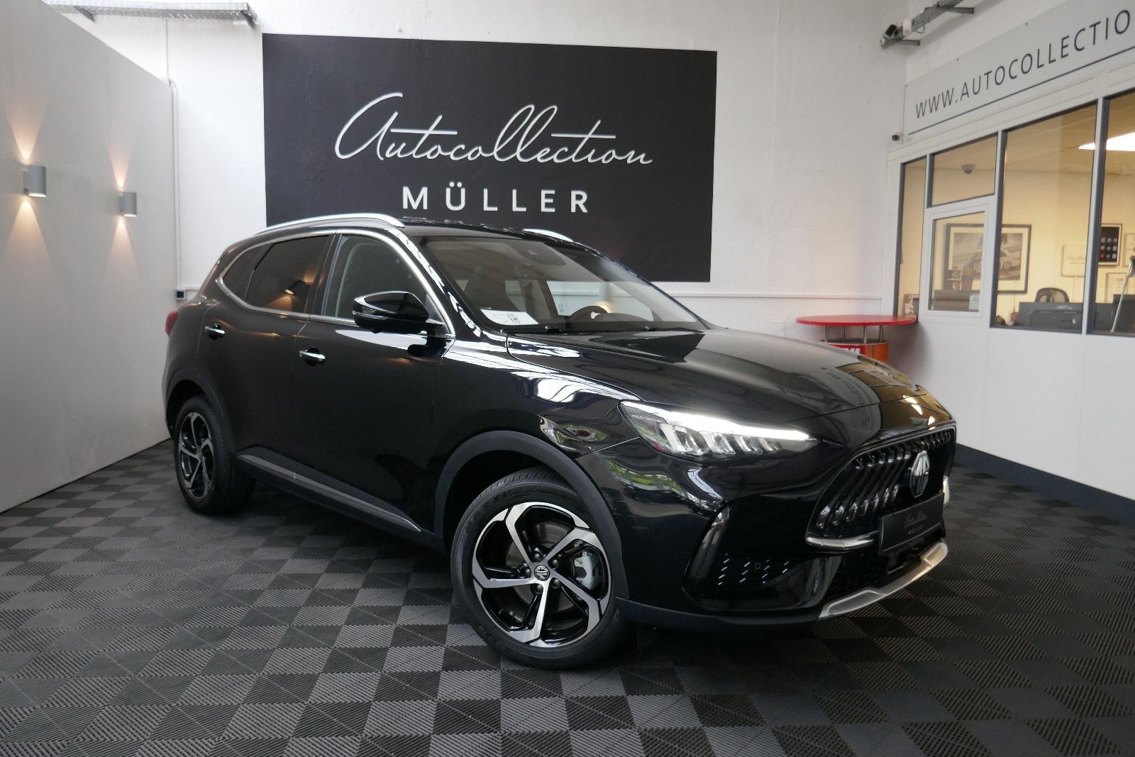 MG HS