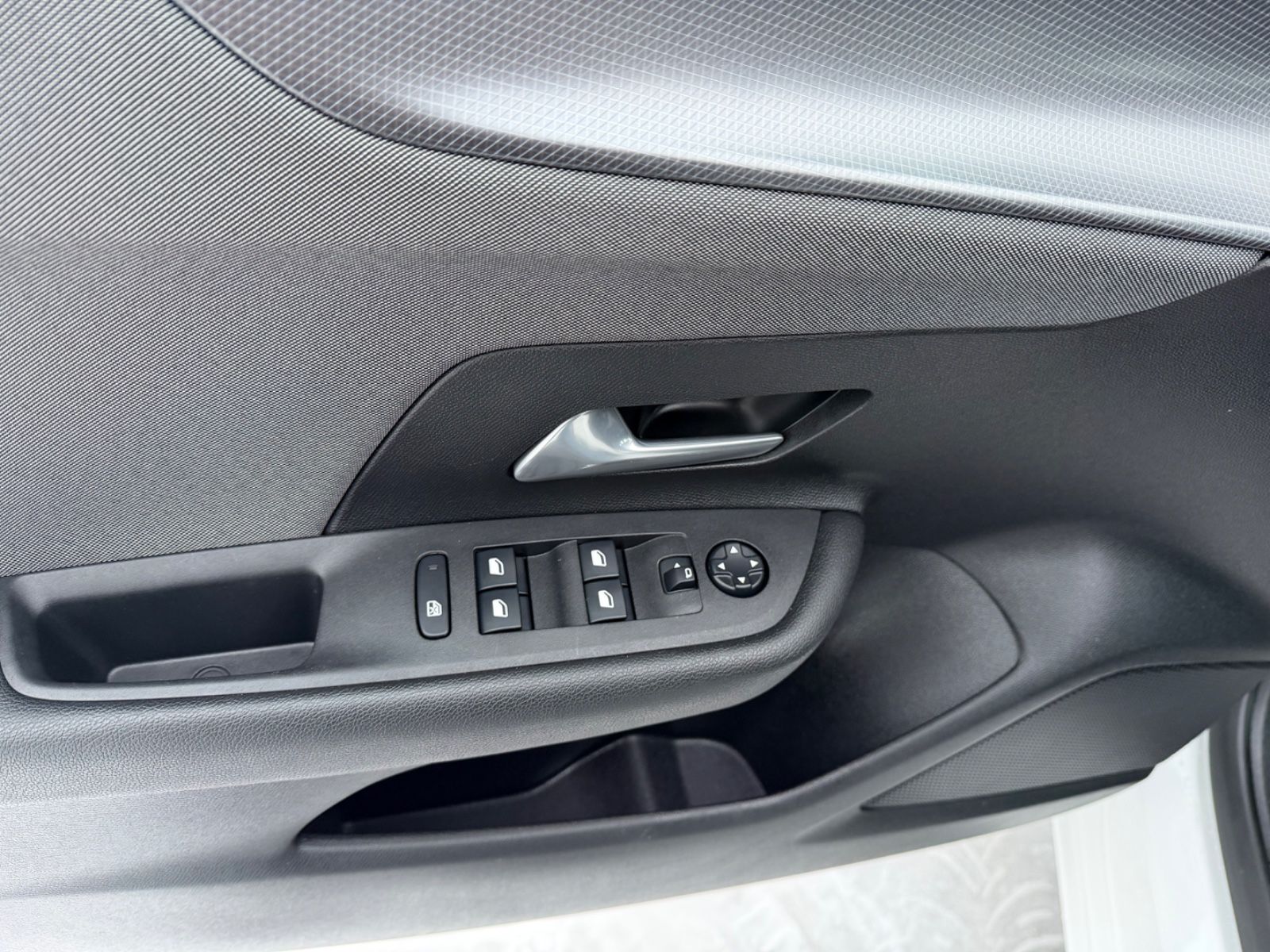 Fahrzeugabbildung Opel Mokka elektro°50 kWh°CCS°LED°Kamera°1.Hand°