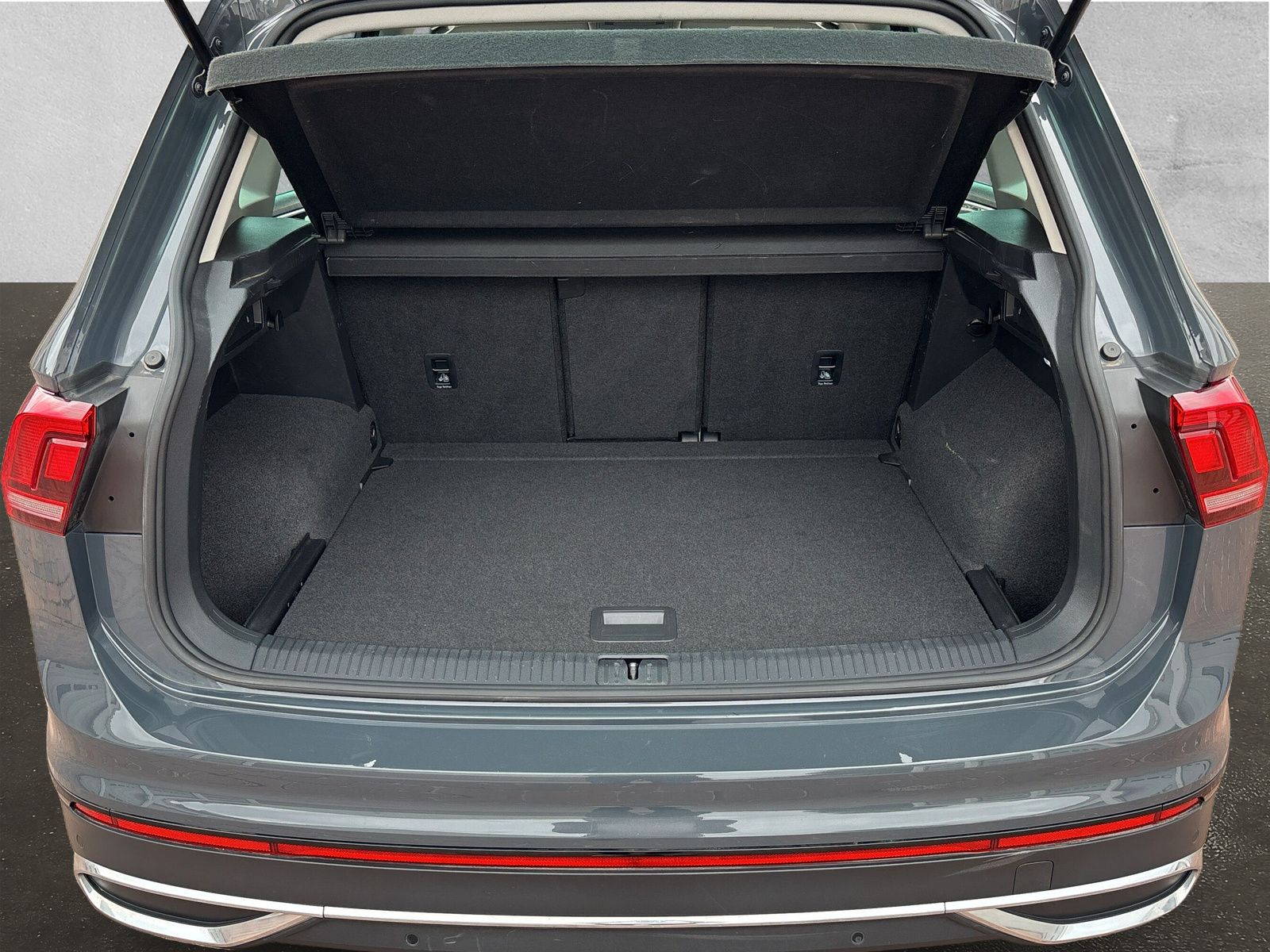Fahrzeugabbildung Volkswagen Tiguan Sport 2.0 TDI 4Motion AHK Standhzg