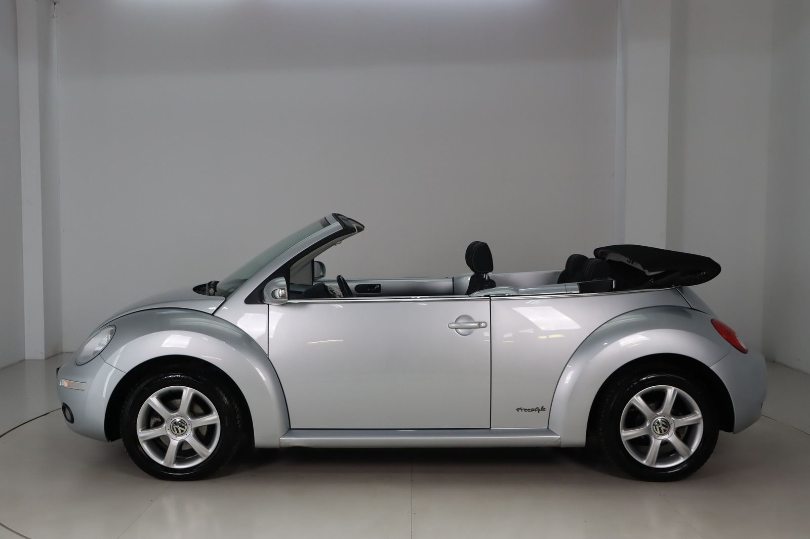 Fahrzeugabbildung Volkswagen New Beetle 1.6 Freestyle Cabriolet * Klima * PDC