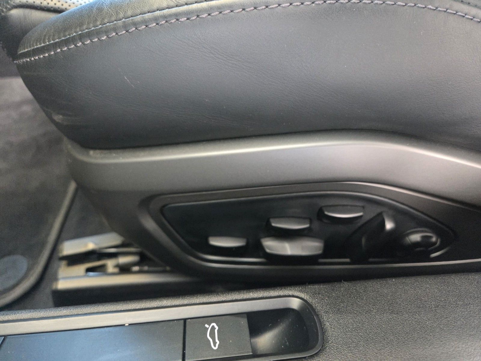 Fahrzeugabbildung Porsche 911 Carrera 4S Sport Design VollAusst.
