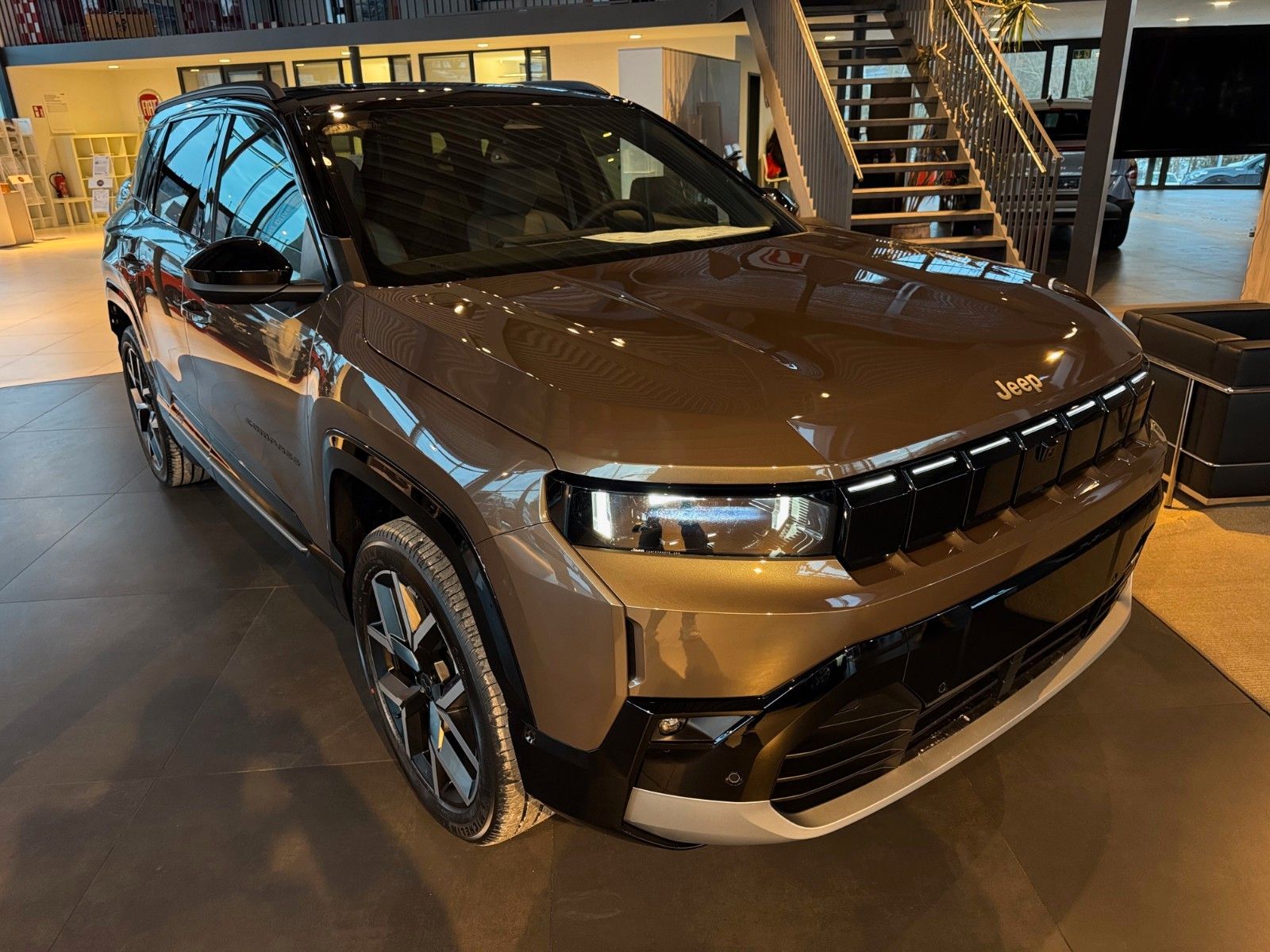 Fahrzeugabbildung Jeep Compass Elektro 74 kWh First Edition Pano 360°