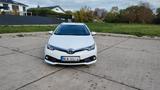 Toyota Auris Touring Sports  1,6-l-D-Executive - weiße Toyota Auris Touring Sports