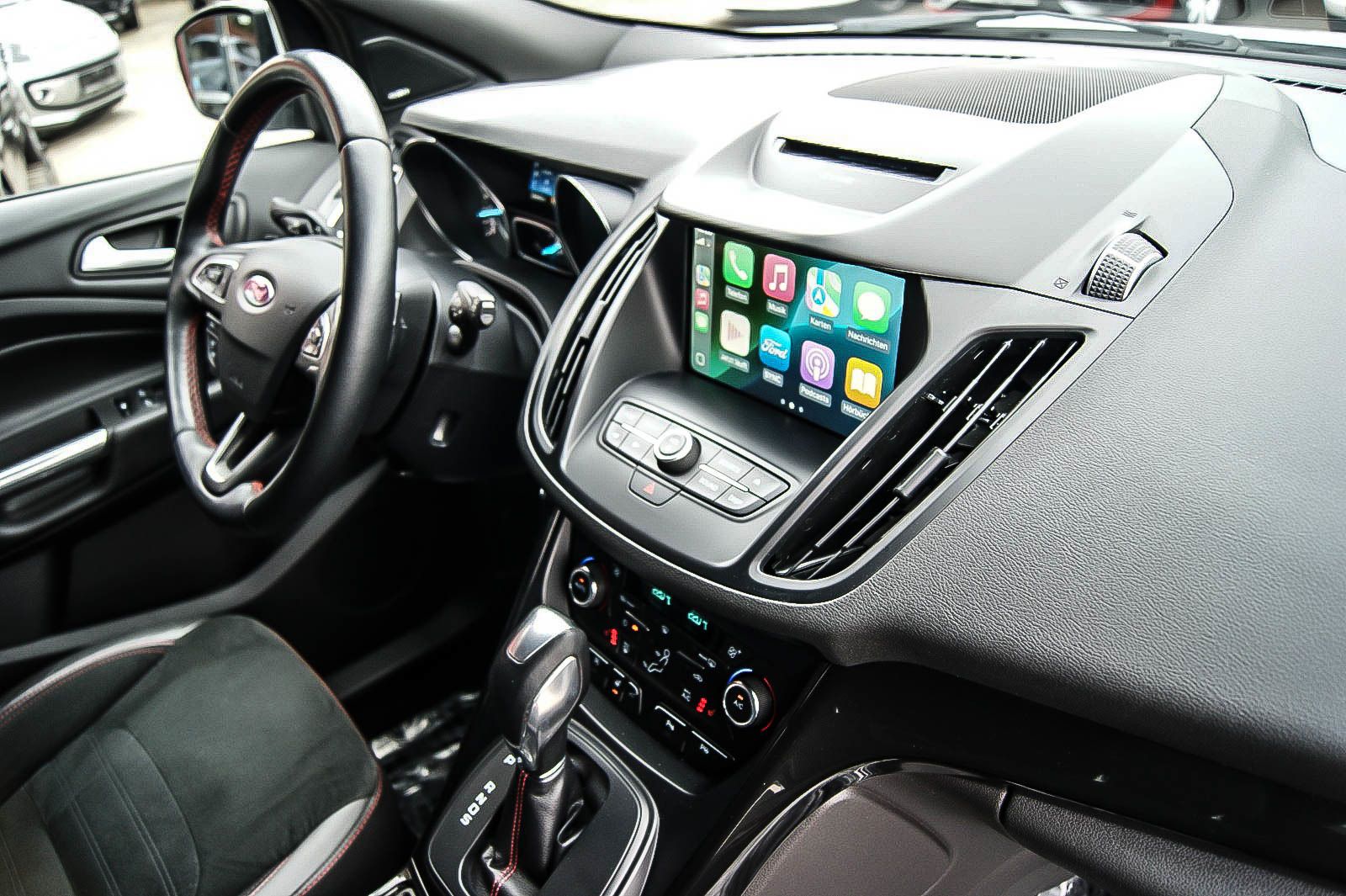 Fahrzeugabbildung Ford Kuga 15 EcoBoost 4x4 Auto ST-Line 1.HAND