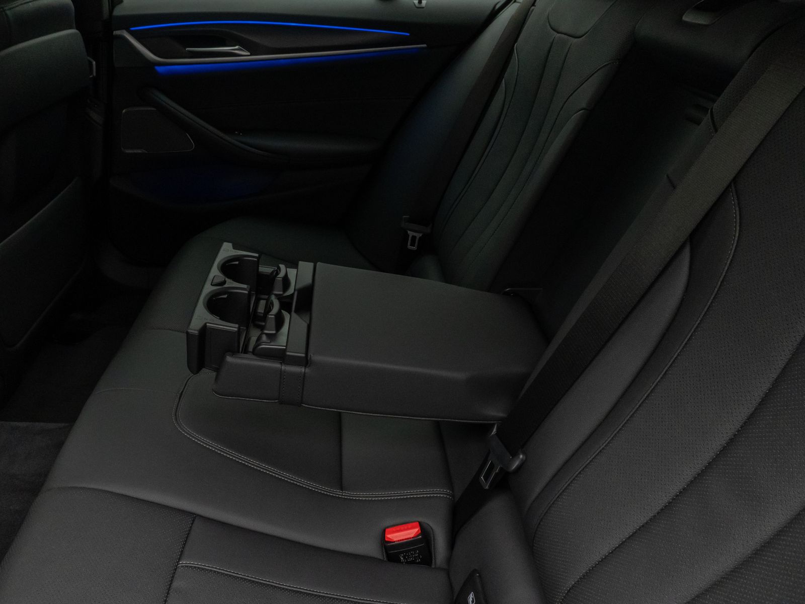 Fahrzeugabbildung BMW 530d xD M Sport Laser HUD DAB H/K ACC AHK Komfor