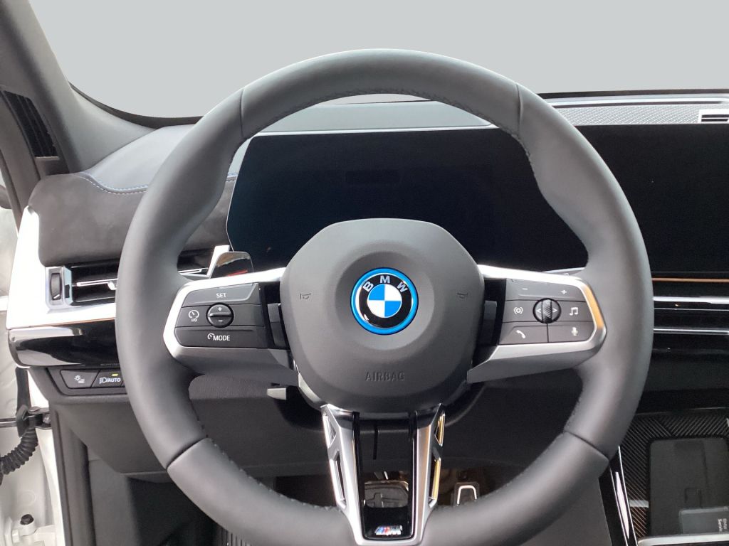 BMW iX2 - Bild 18