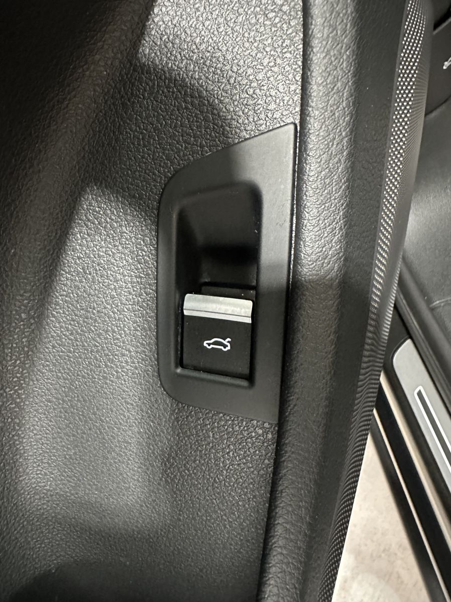 Fahrzeugabbildung Audi Q7 50 TDI S-Line Black 7Sitzer NAV+MATRIX+AHK+VC