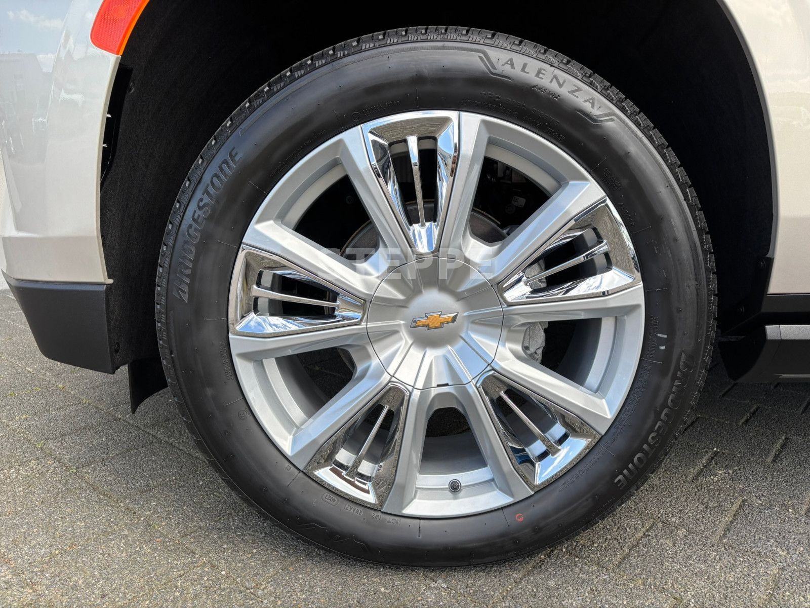 Chevrolet Suburban 6,2 High Country AHK  22"Alu; Luftfeder