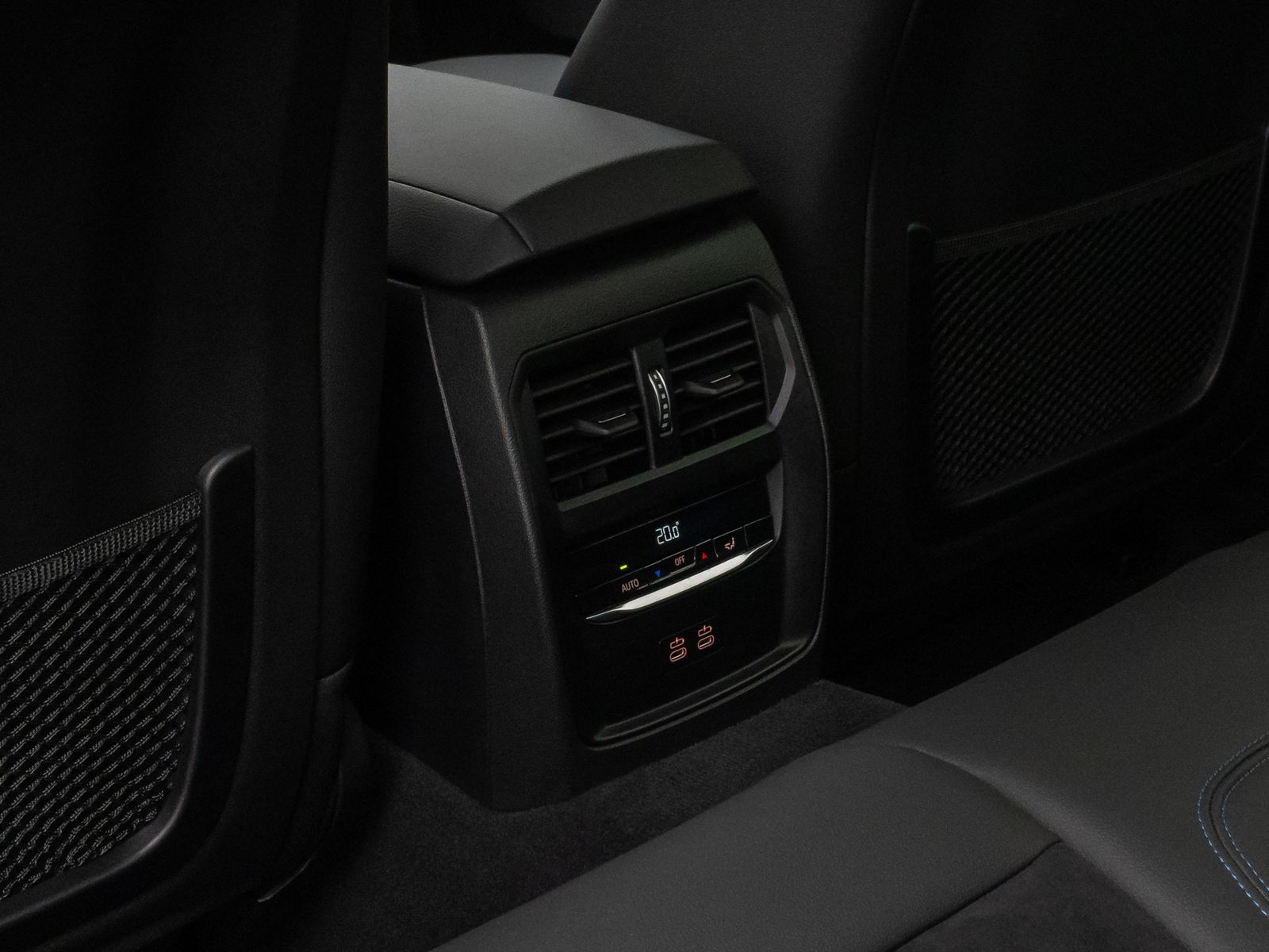 Fahrzeugabbildung BMW 330e M Sport HUD DAB PDC Geschwindigkeitsreg