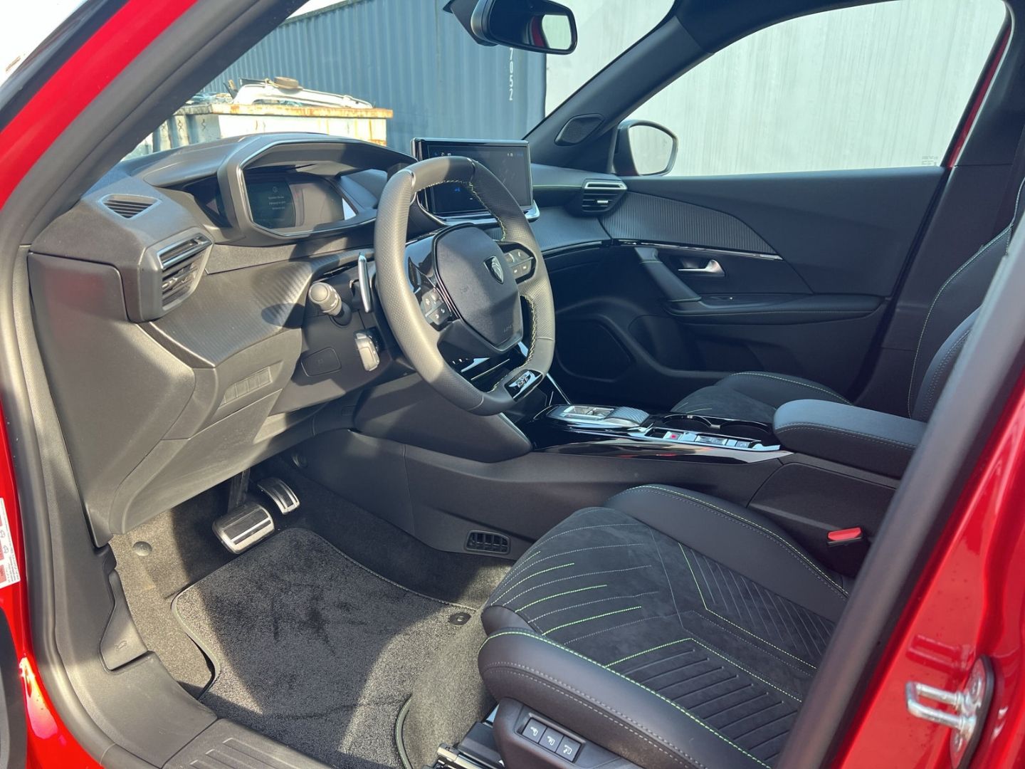 Fahrzeugabbildung Peugeot 2008 Hybrid GT 145 e-DSC6 ACC Panodach Navi