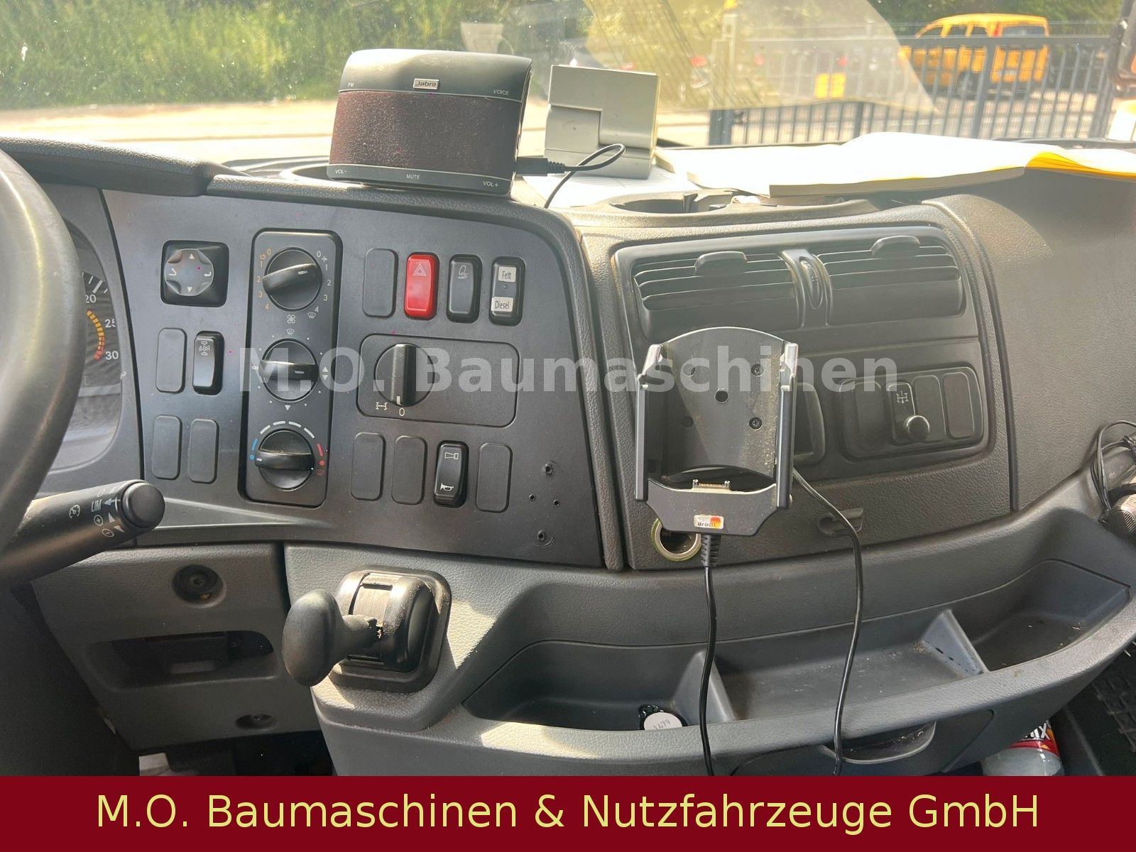 Fahrzeugabbildung Mercedes-Benz Axor 1829 / Euro 5 /Tierkörpertransporter Loosen