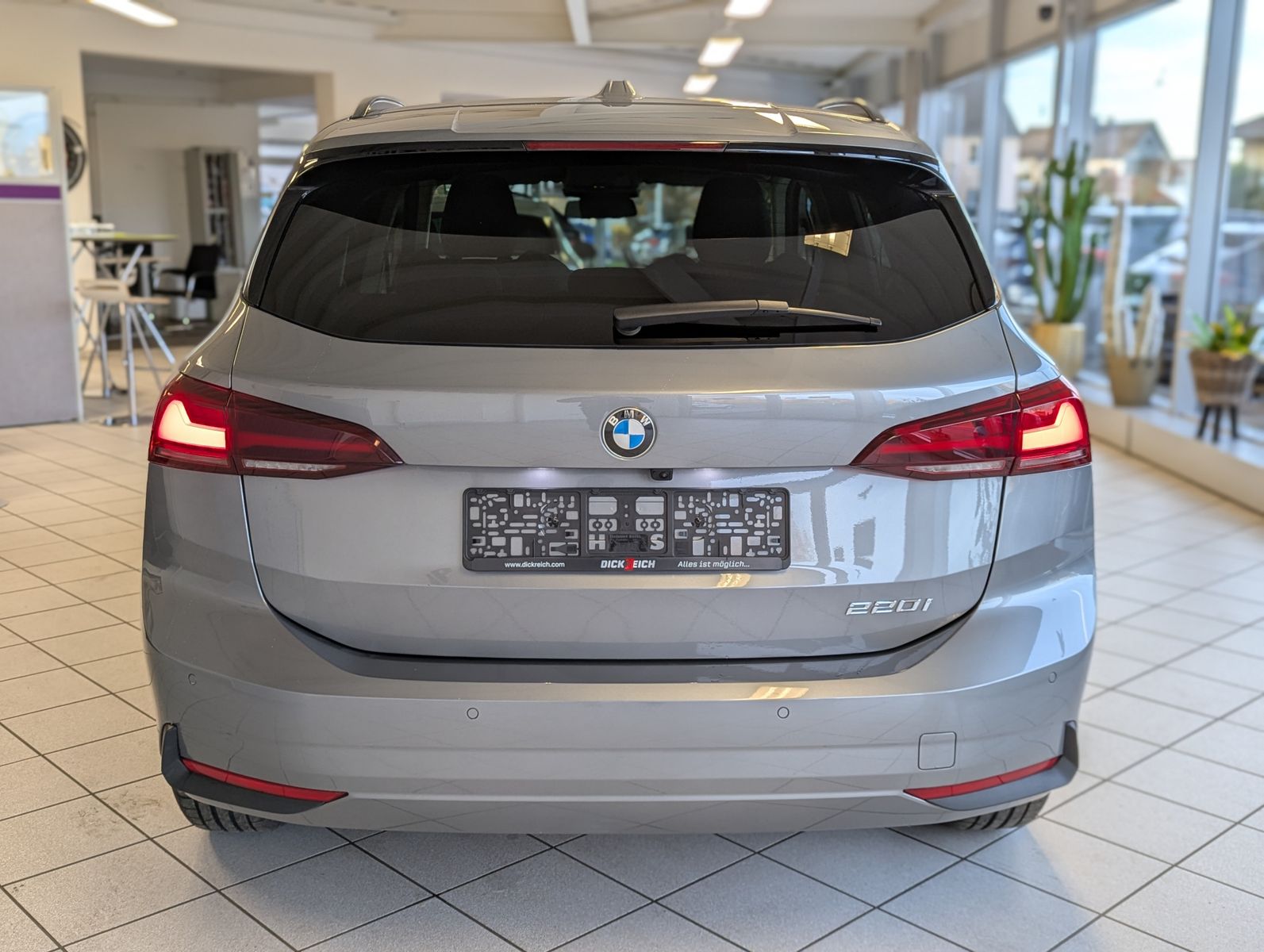 Fahrzeugabbildung BMW 220 Active Tourer i Travel-Paket Panorama AHK