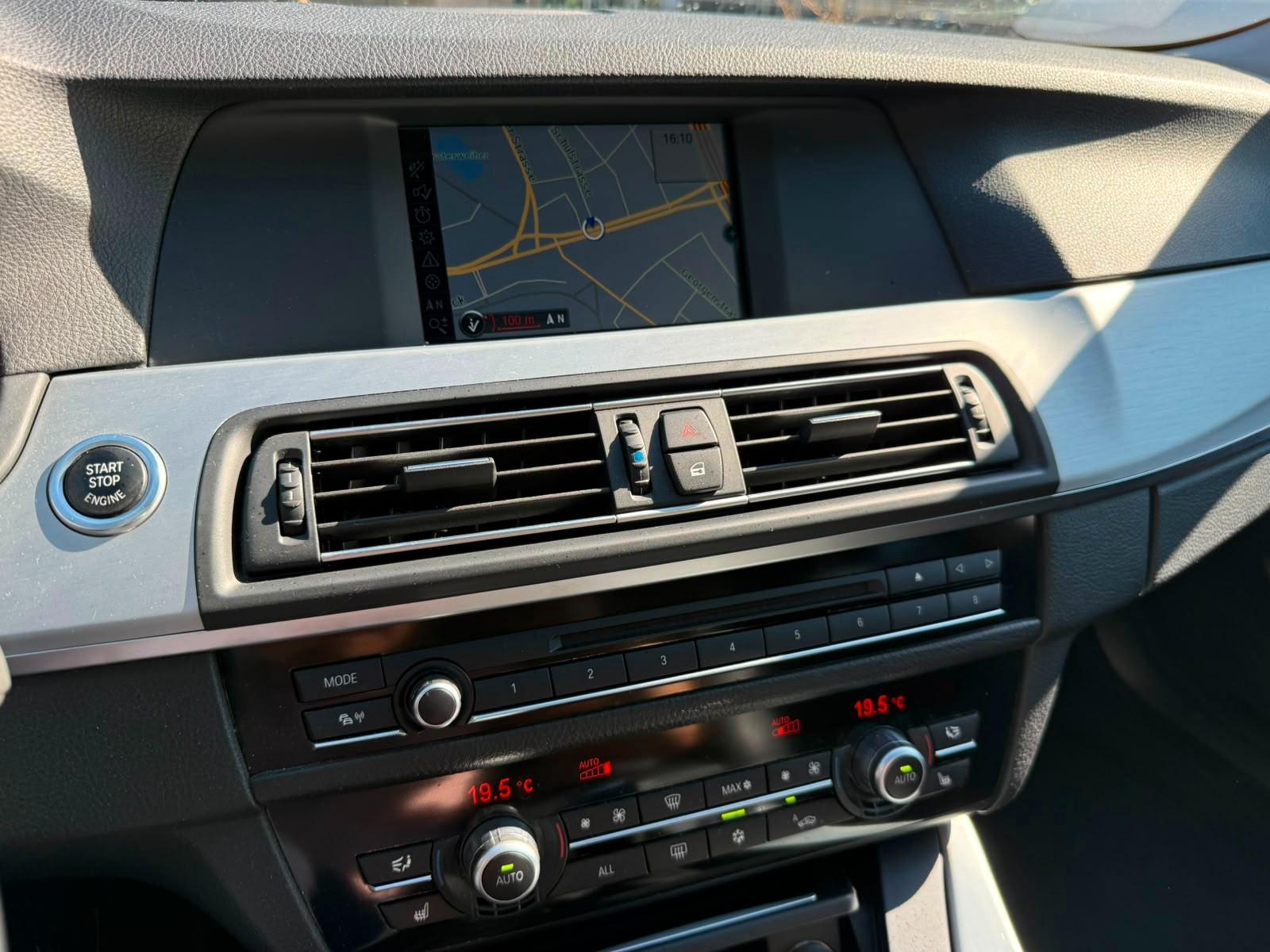 BMW 523 | 204 ch | BVM |  | TOIT OUVRANT- XENON TOIT OUVRANT - 1ERE MAIN - CARNET COMPLET