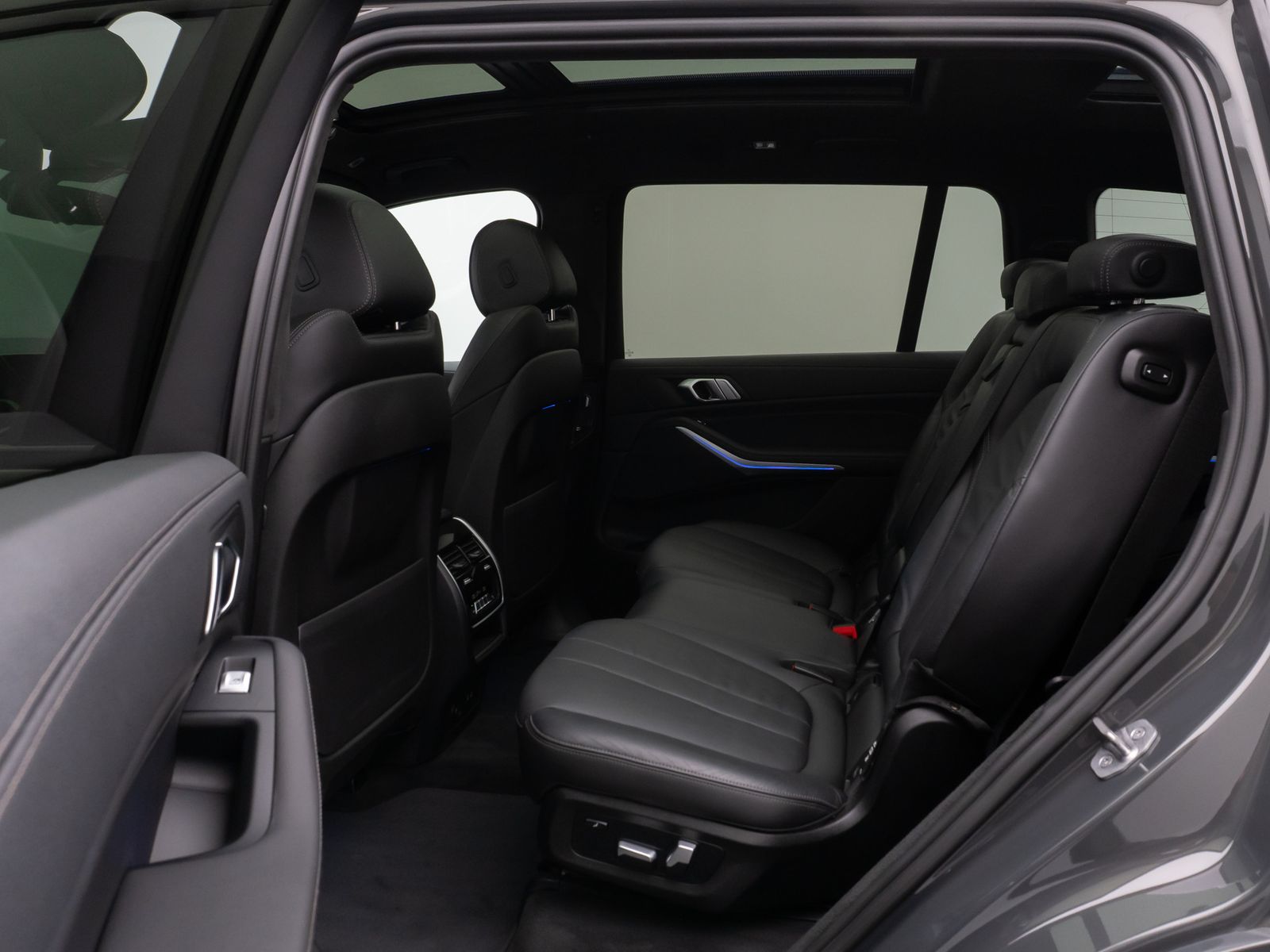 Fahrzeugabbildung BMW X7 xD40d M Sport Panorama 360° SoftCL HUD DAB