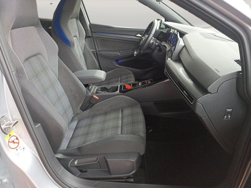 Fahrzeugabbildung Volkswagen Golf VIII  1.4 eHybrid DSG GTE