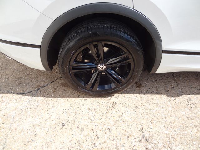 Fahrzeugabbildung Volkswagen Tiguan Allspace/2 x R-Line/Navi/AHK/DSG/Allrad/
