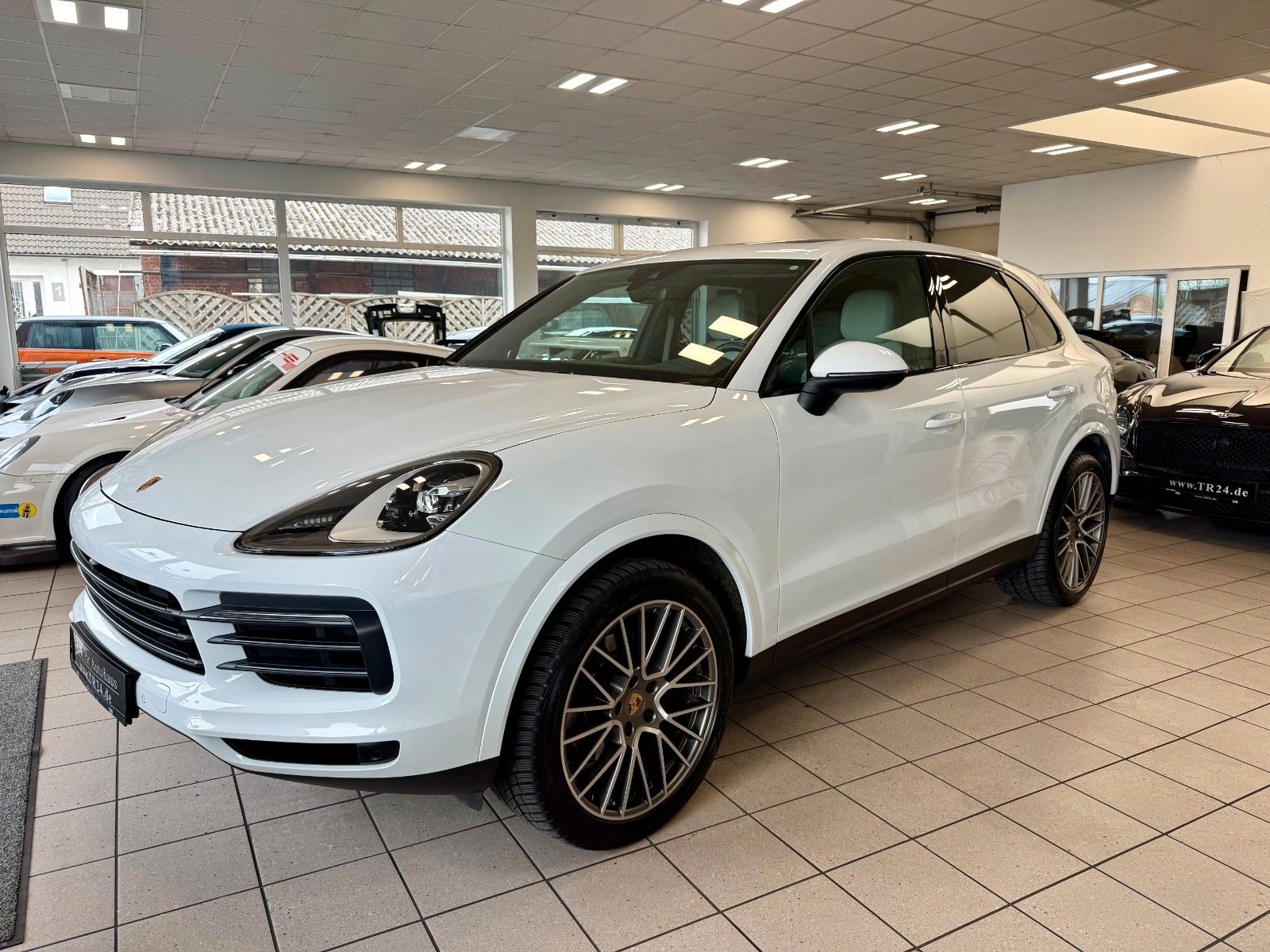 Fahrzeugabbildung Porsche Cayenne V6 Platinum Edition SportChrono/Panorama