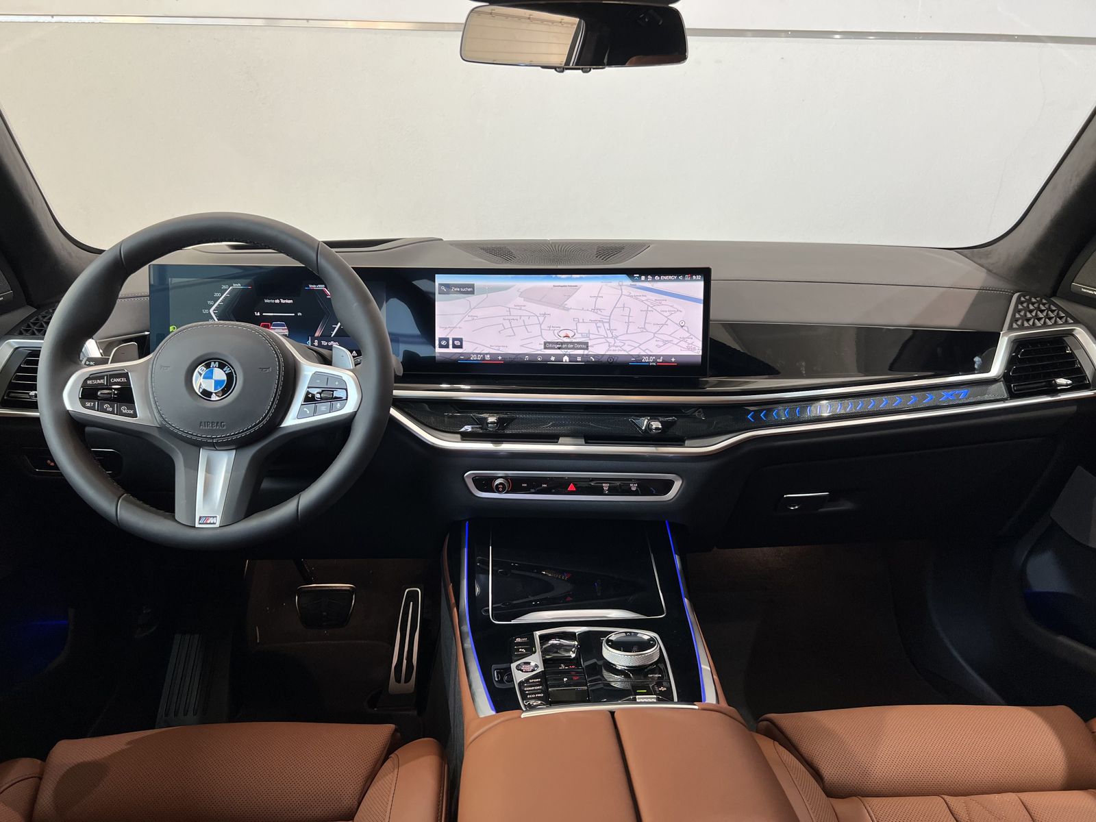 Fahrzeugabbildung BMW X7 xDrive40d Exklusiv Paket, Getränkehalter temp