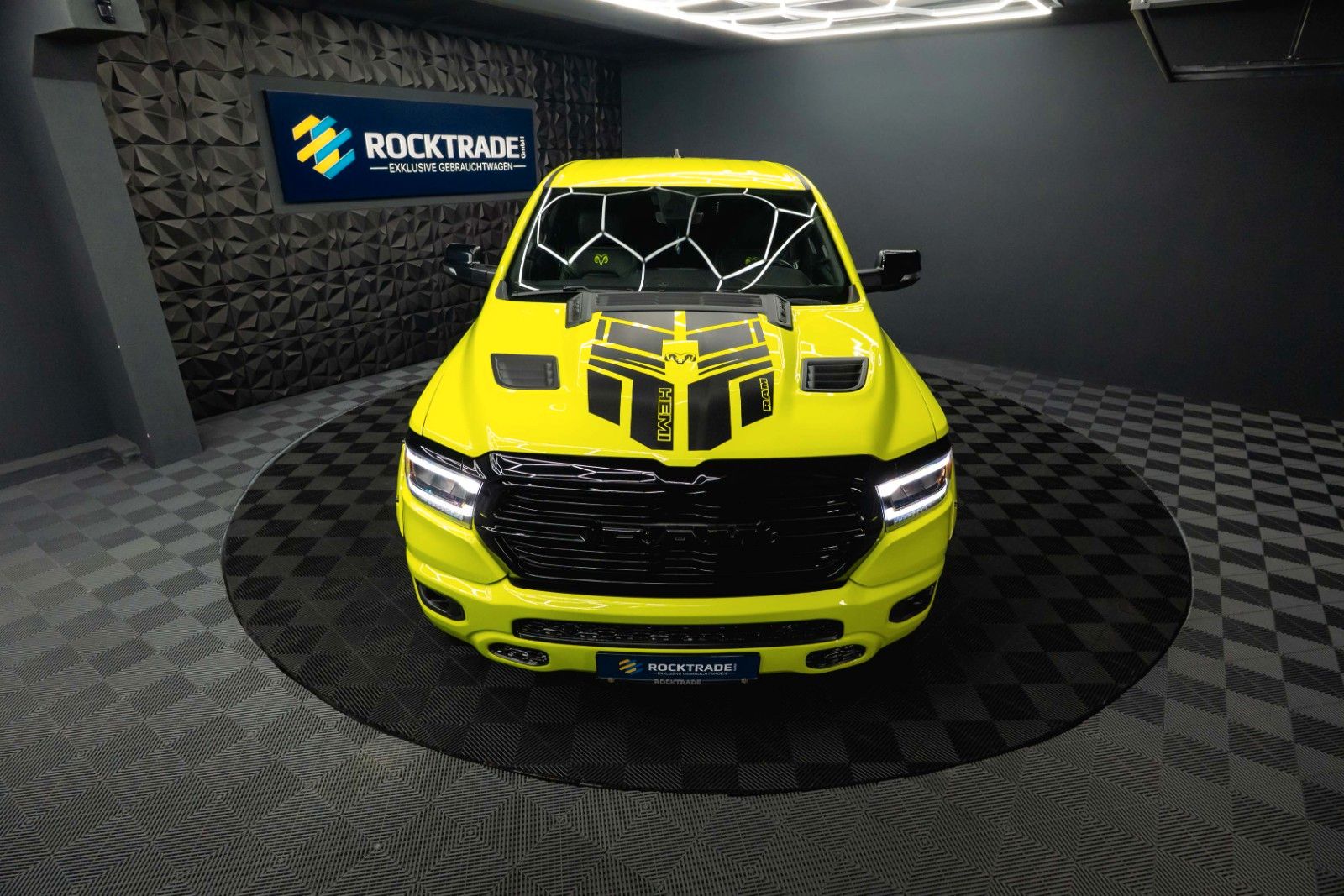 Fahrzeugabbildung Dodge RAM 5.7 V8 4x4 OFFROAD ACID YELLOW Edition LED