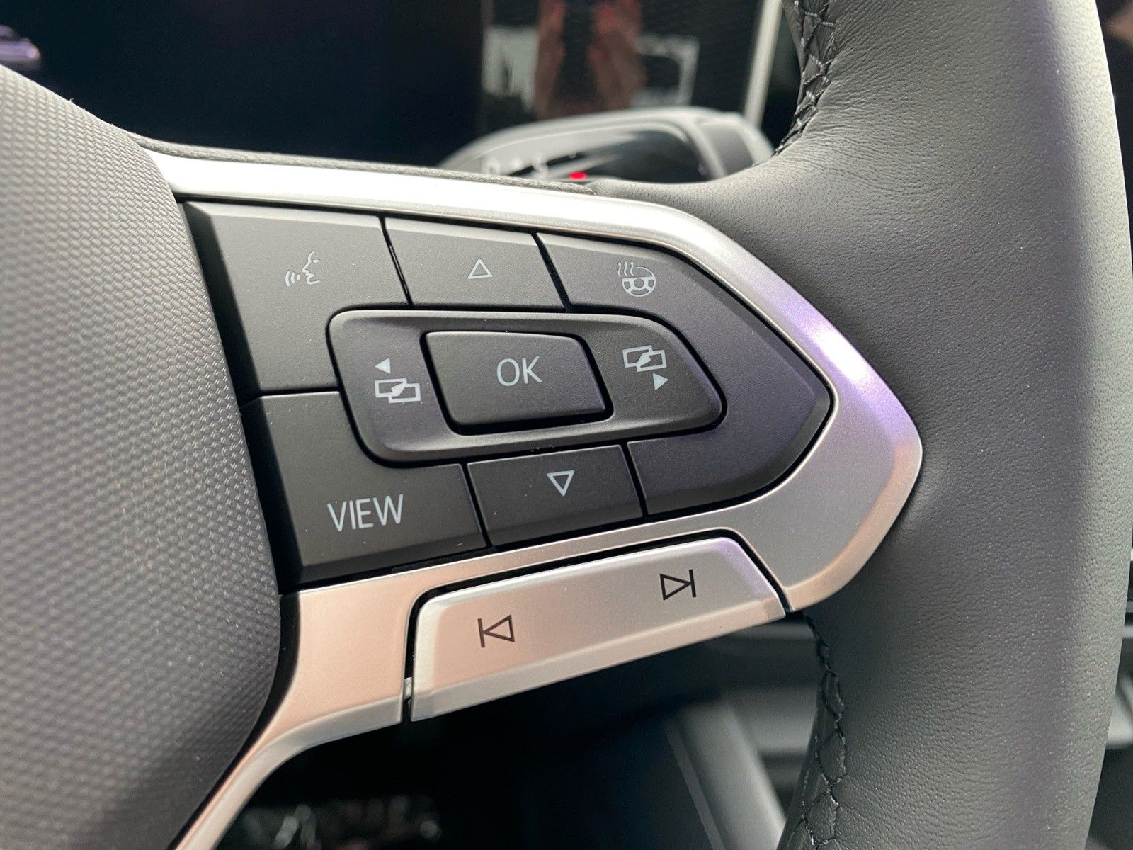 Fahrzeugabbildung Volkswagen Tiguan 1.5 eTSI OPF DSG +ACC+LED+NAVI+PARKASSIST