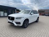 Volvo XC 90 2.0 T5 Momentum AWD 7-Sitzer - Volvo XC90 mit Benzin-Antrieb: Geländewagen, 2.5