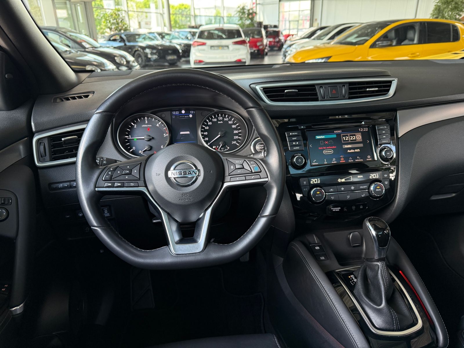 Fahrzeugabbildung Nissan Qashqai Tekna+ 4x4 PANO RFK ACC NAVI