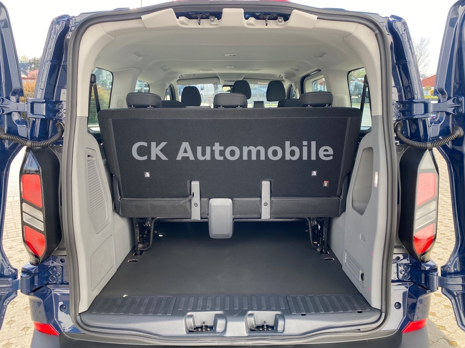 Fahrzeugabbildung Ford Transit Custom Kombi 2.0 Trend/9Sitze/Kamera