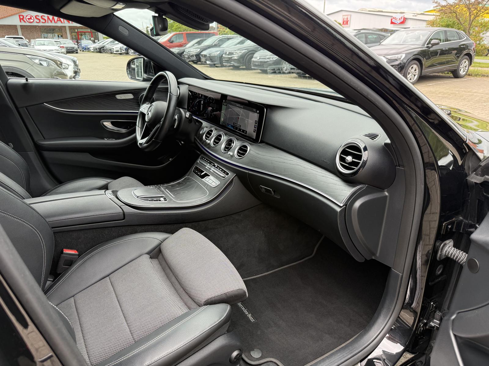 Mercedes-Benz E 200 d,T-M Avantgarde,T-Leder,R-Kam,Ambiente