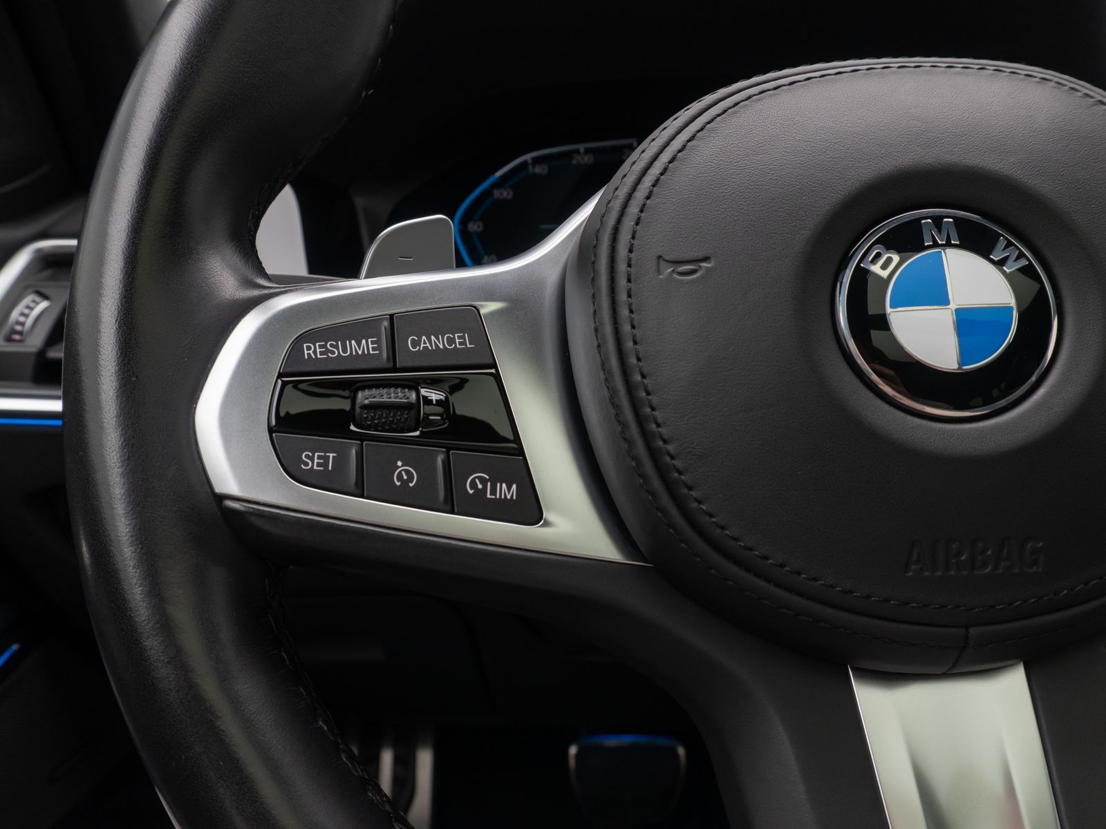 Fahrzeugabbildung BMW 330e xD M Sport Kamera DAB Laser HUD Panoram 19"
