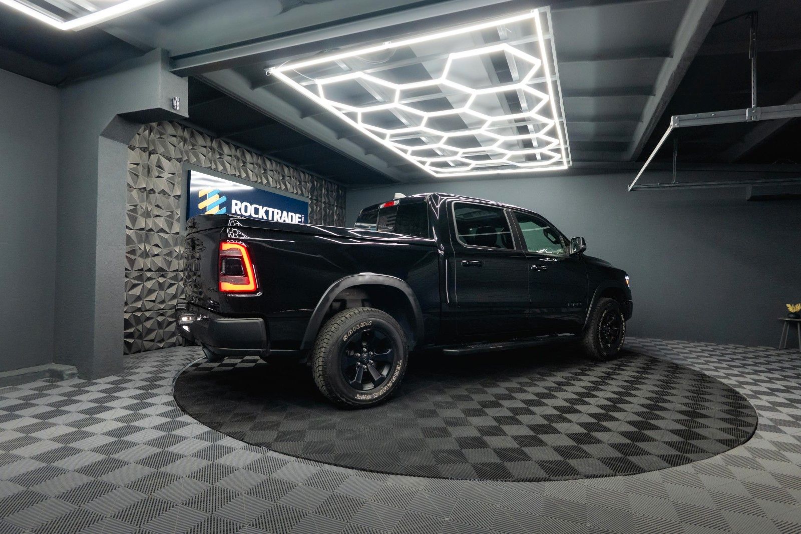 Fahrzeugabbildung Dodge RAM 5.7 V8 HEMI 4x4 REBEL OFFROAD Night AxleLock