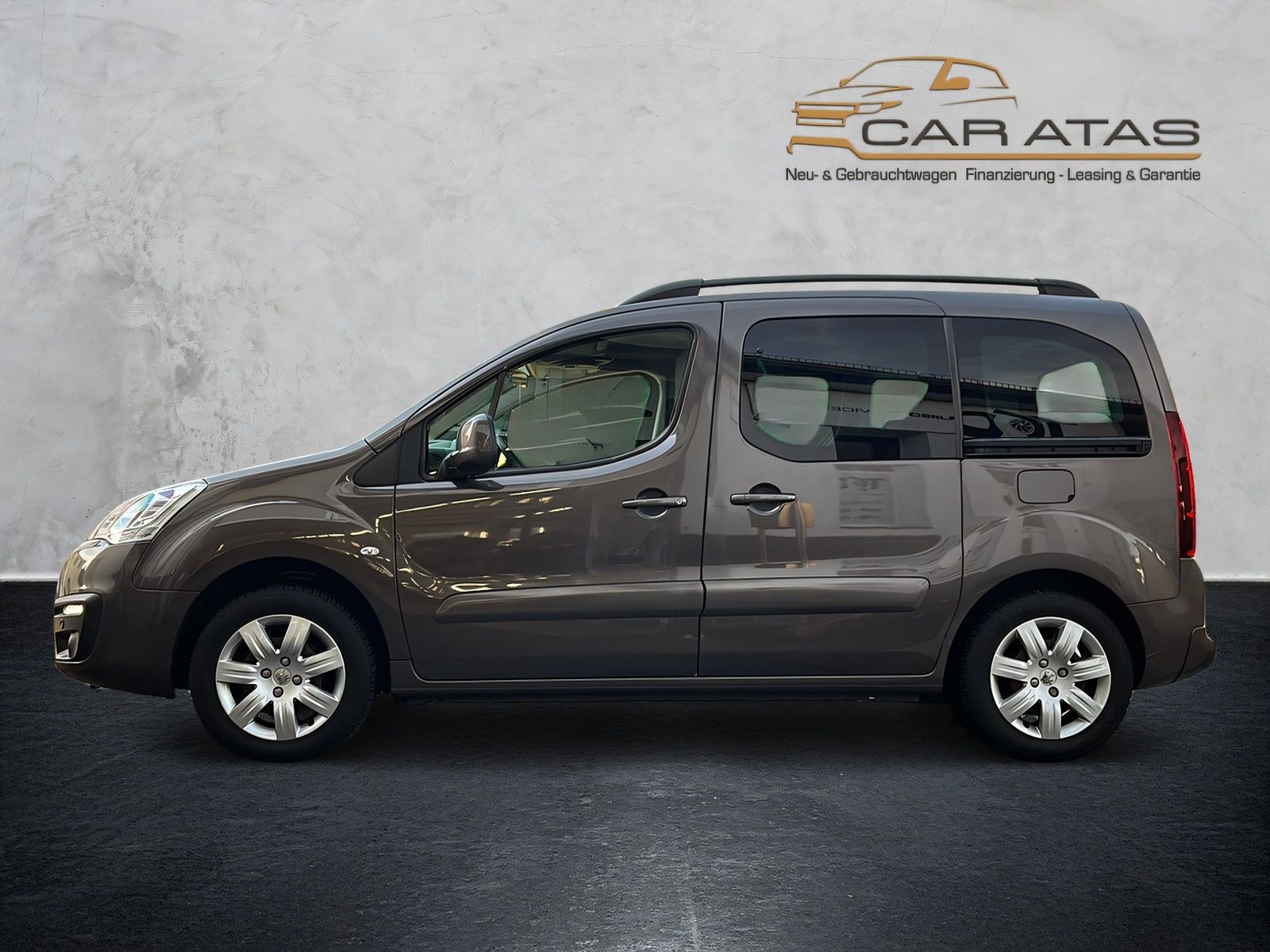 Fahrzeugabbildung Peugeot Partner Tepee Allure 1.2 Pure Tech Klimaaut.Temp