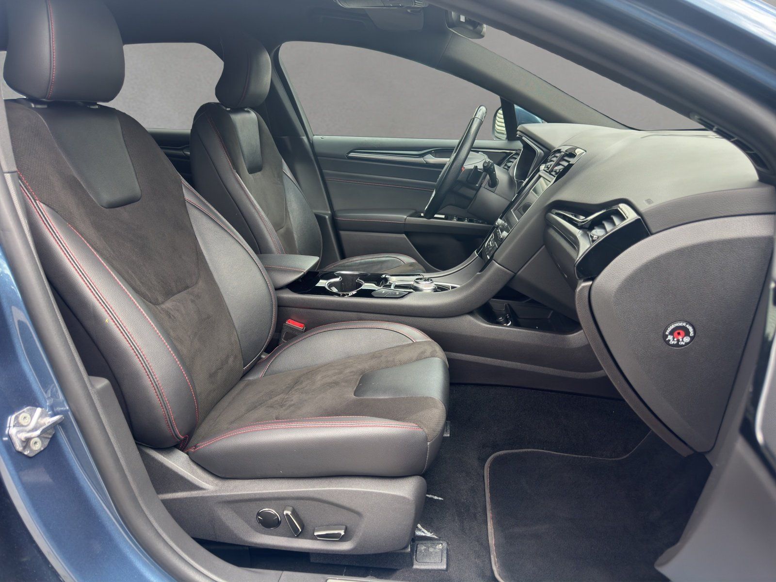 Fahrzeugabbildung Ford Mondeo 2.0 ST-Line Aut./AHK/LED/KAMERA/GRA/NAVI/