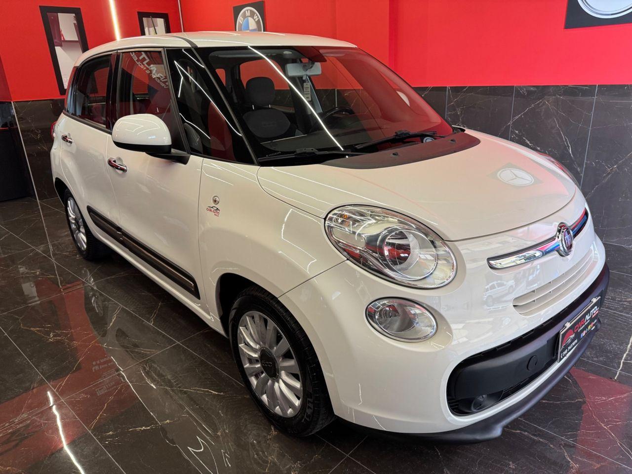 Fiat 500L 2015 — rear view