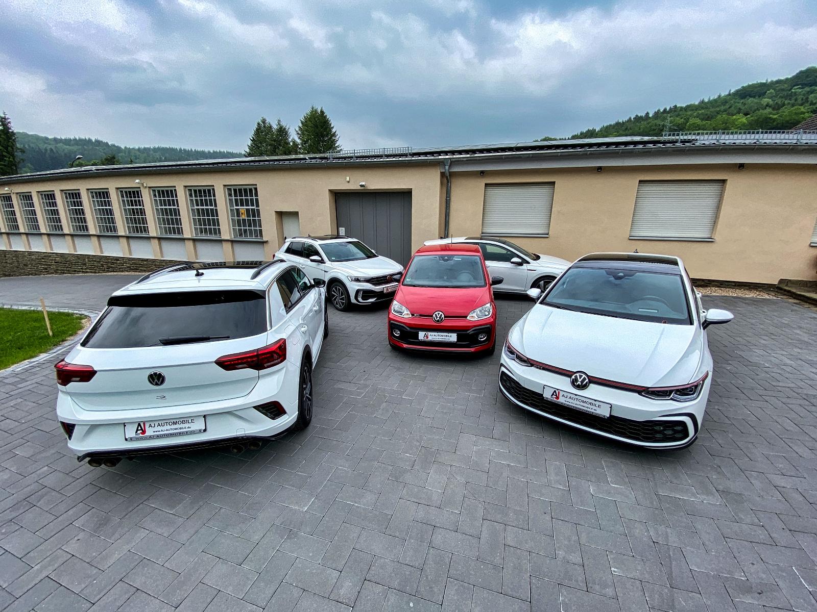 showroom-image-bottom