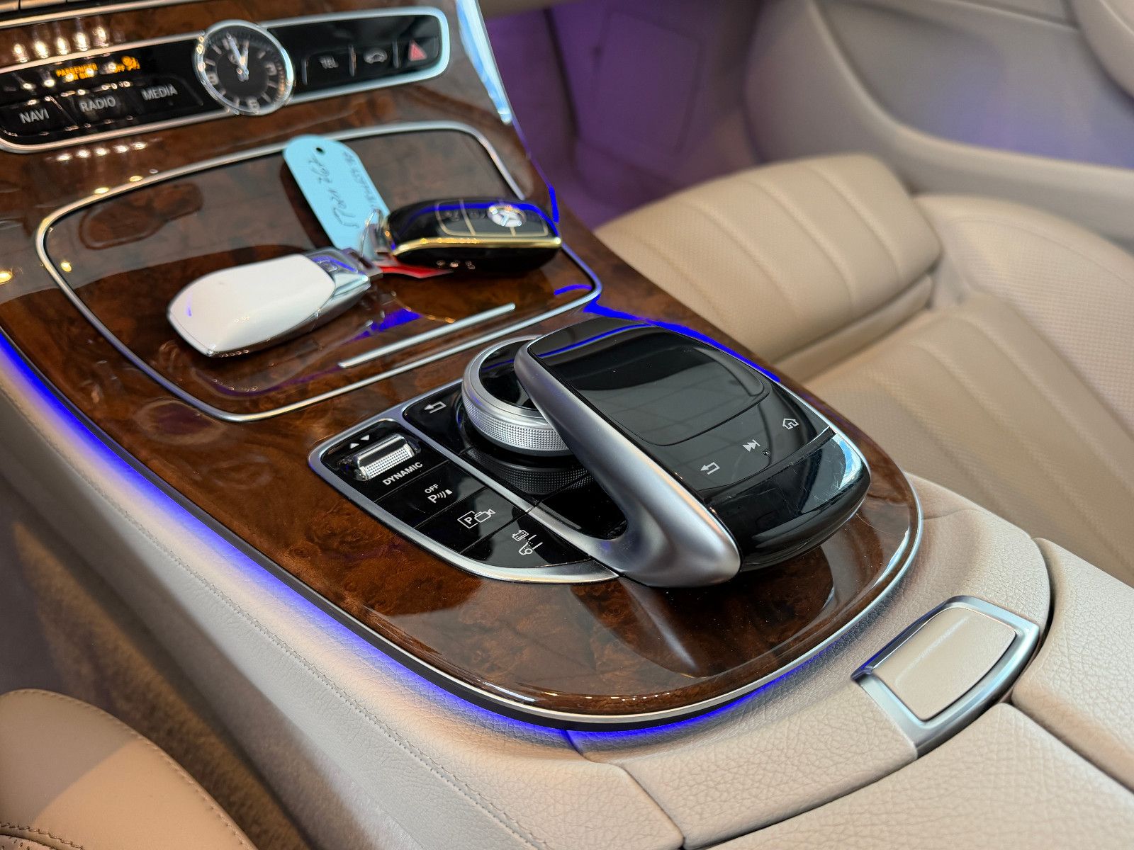Fahrzeugabbildung Mercedes-Benz E 300 de/AMG/HEAD-UP/VIRTUAL/AMBIENTE/BURMESTER/