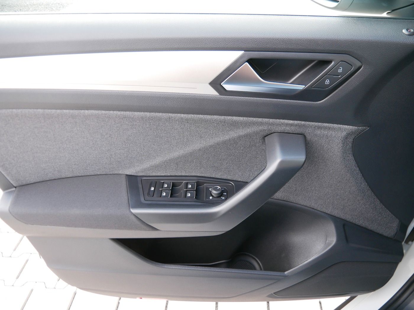 Fahrzeugabbildung Volkswagen T-Roc 1.0 TSI MOVE NEU35T LED NAVI SHZ Allwetter