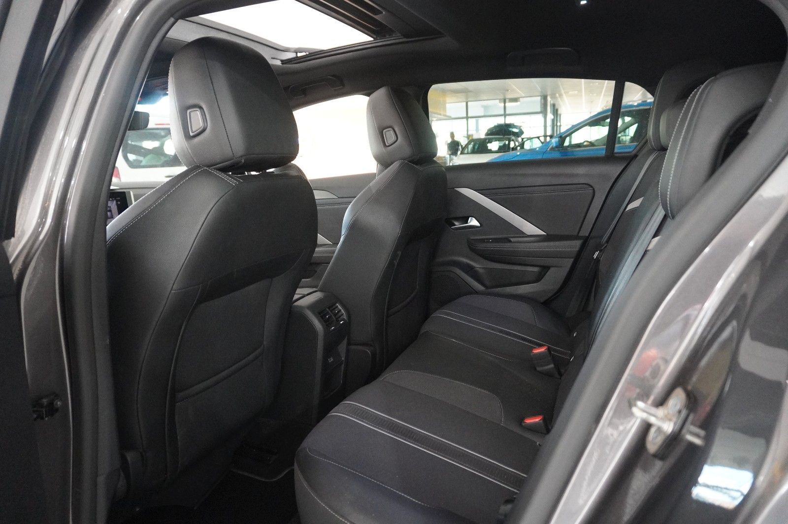 Fahrzeugabbildung Opel Astra L Lim. 1.6 HYBRID ULTIMATE NAVI/360°/PANO.