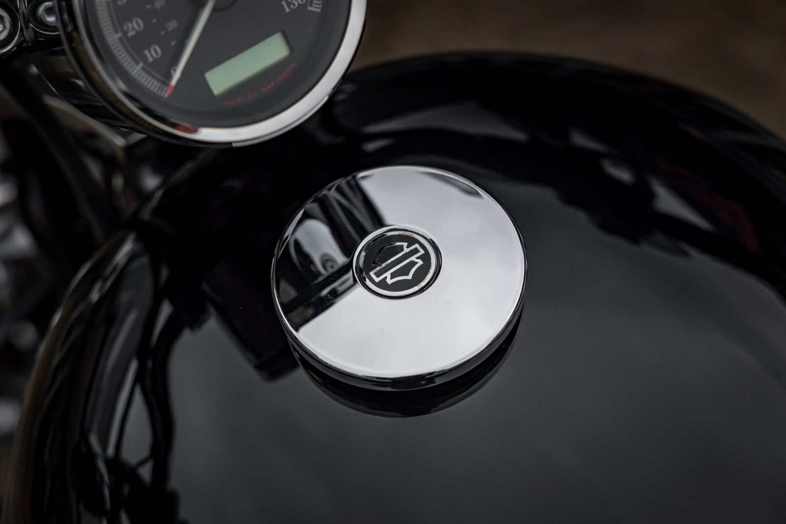 Fahrzeugabbildung Harley-Davidson XL883C CUSTOM SPORTSTER - VORVERLEGTE FUßRASTE