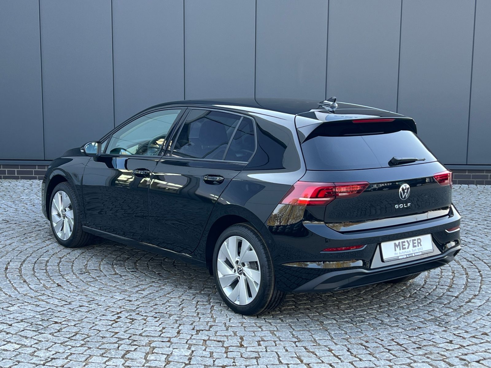 Fahrzeugabbildung Volkswagen Golf VIII Life 1.5 TSI *ACC, Light Assist, Sitzh