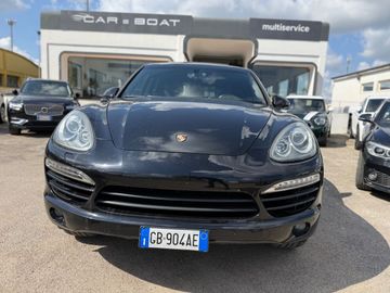 Porsche Cayenne - 1