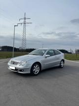 Mercedes-Benz C 160 Sportcoupé - - Mercedes-Benz C 160 mit Benzin-Antrieb: Coupe, Automatik
